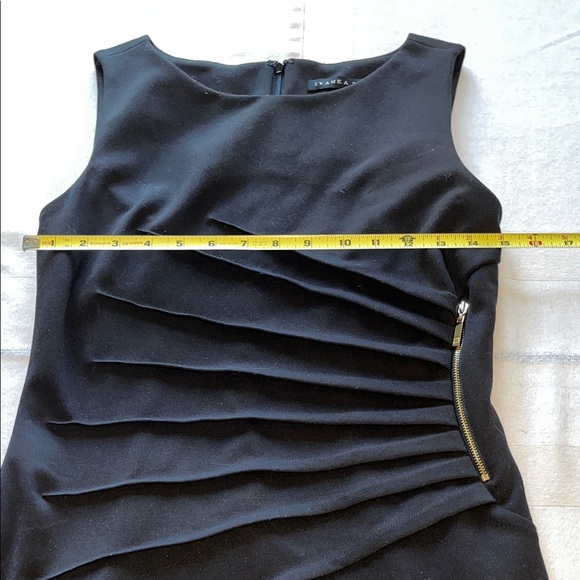 Elegant Black Sleeveless Dress Gold Zipper Knee Length Size 6 - Picture 5 of 8